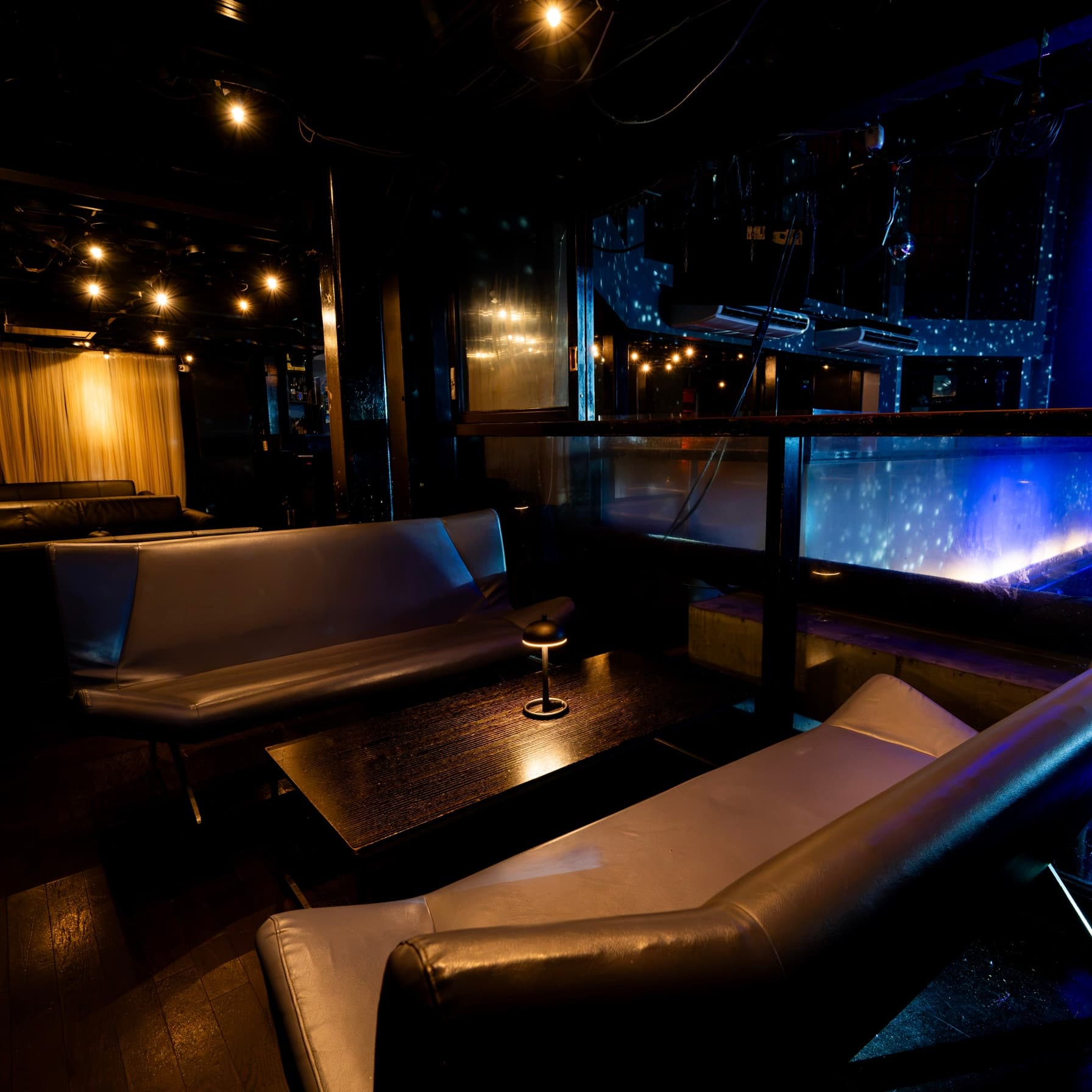 TABLE BLUE